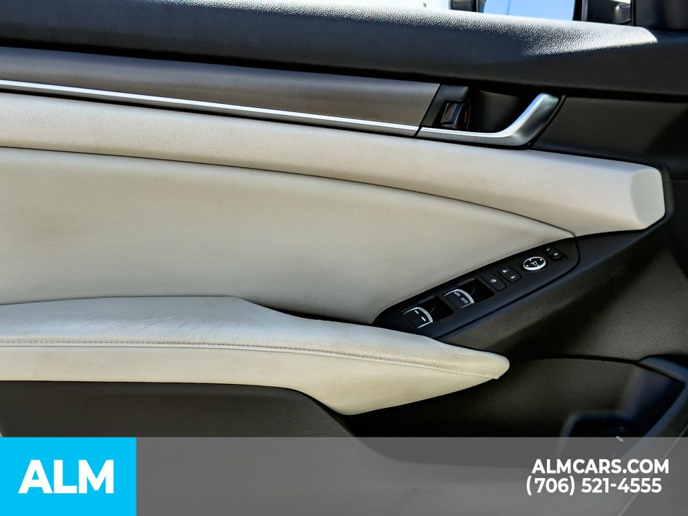 Used 2018 White Honda LX image 16