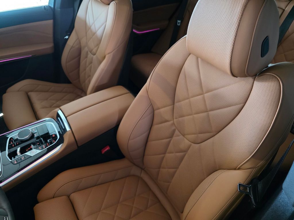 New 2026 Black BMW sDrive40i image 9