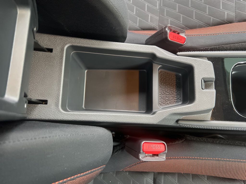 2024 Nissan Kicks SR photo