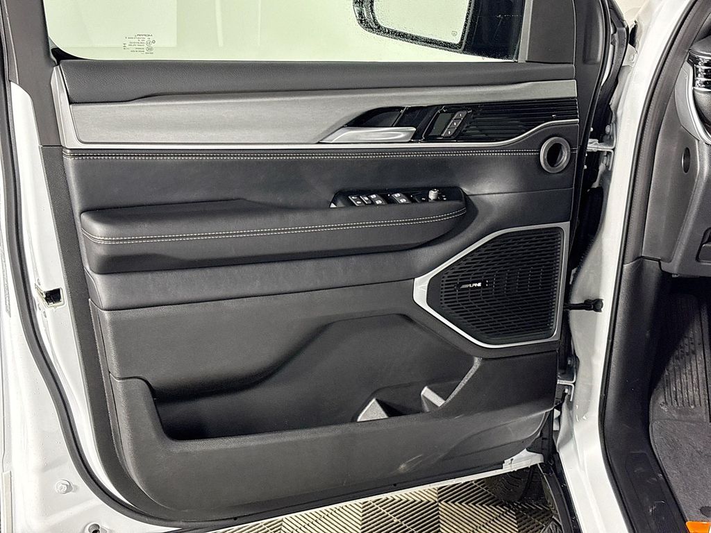 2026 Jeep Grand Wagoneer L 