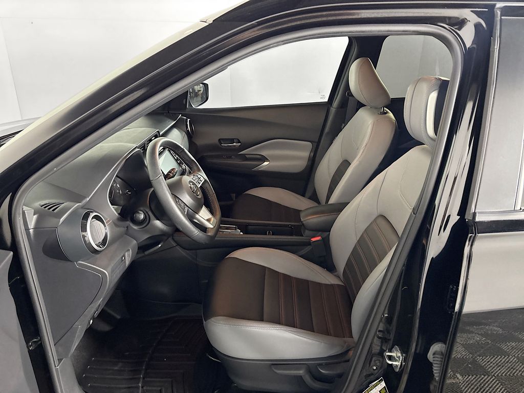 2021 Nissan Kicks SR