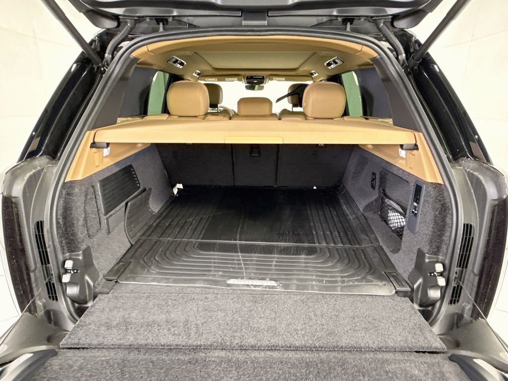 Thumbnail: 2026 Land Rover Range Rover - 27