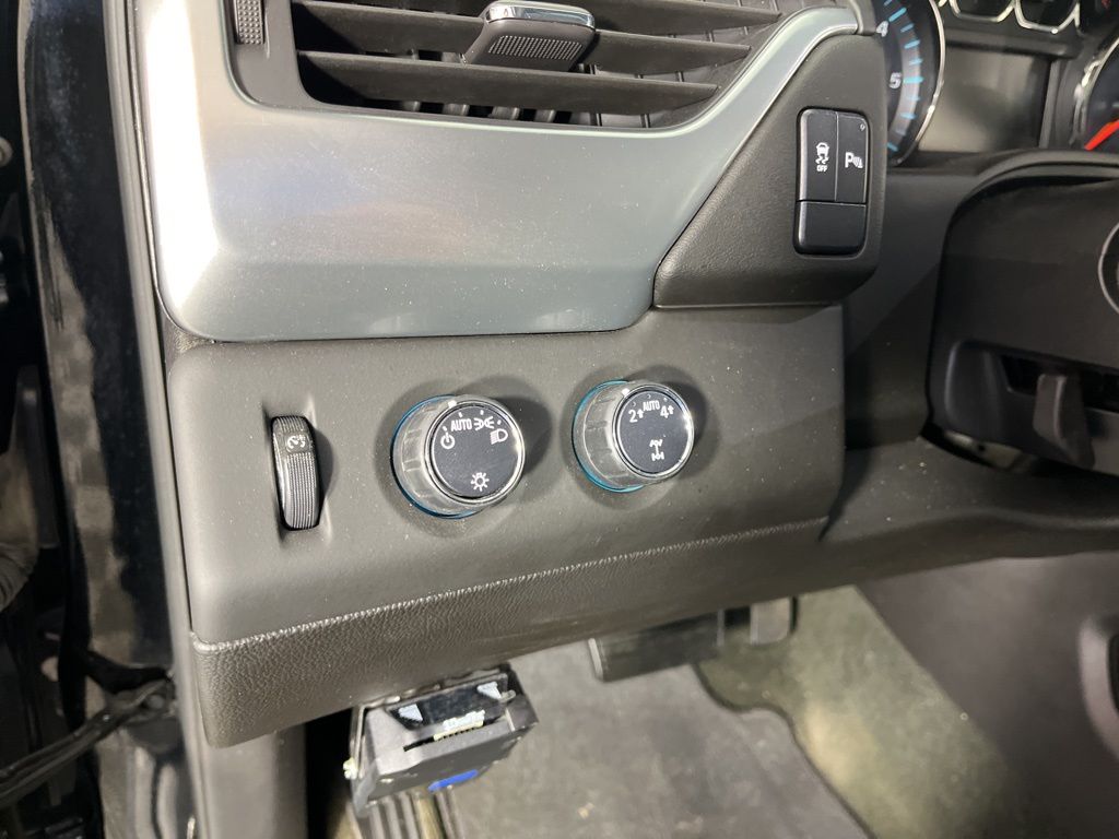 Thumbnail: 2017 Chevrolet Tahoe - 28