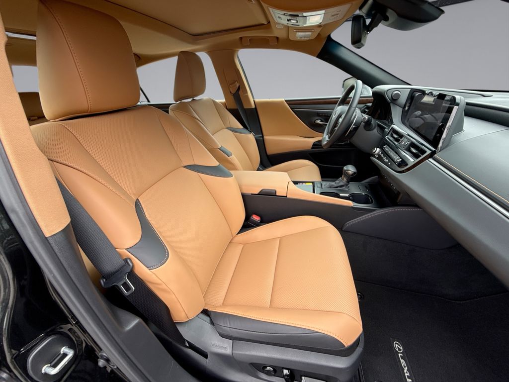 Thumbnail: 2025 Lexus ES - 16