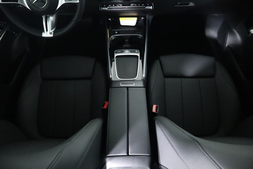 2025 Mercedes-Benz GLB 250 17