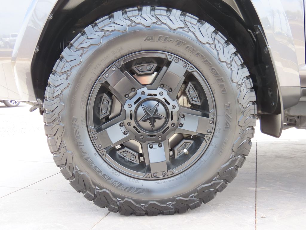 2020 Toyota 4Runner SR5 29