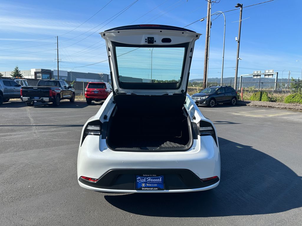 2025 Toyota Prius Plug-In Hybrid SE