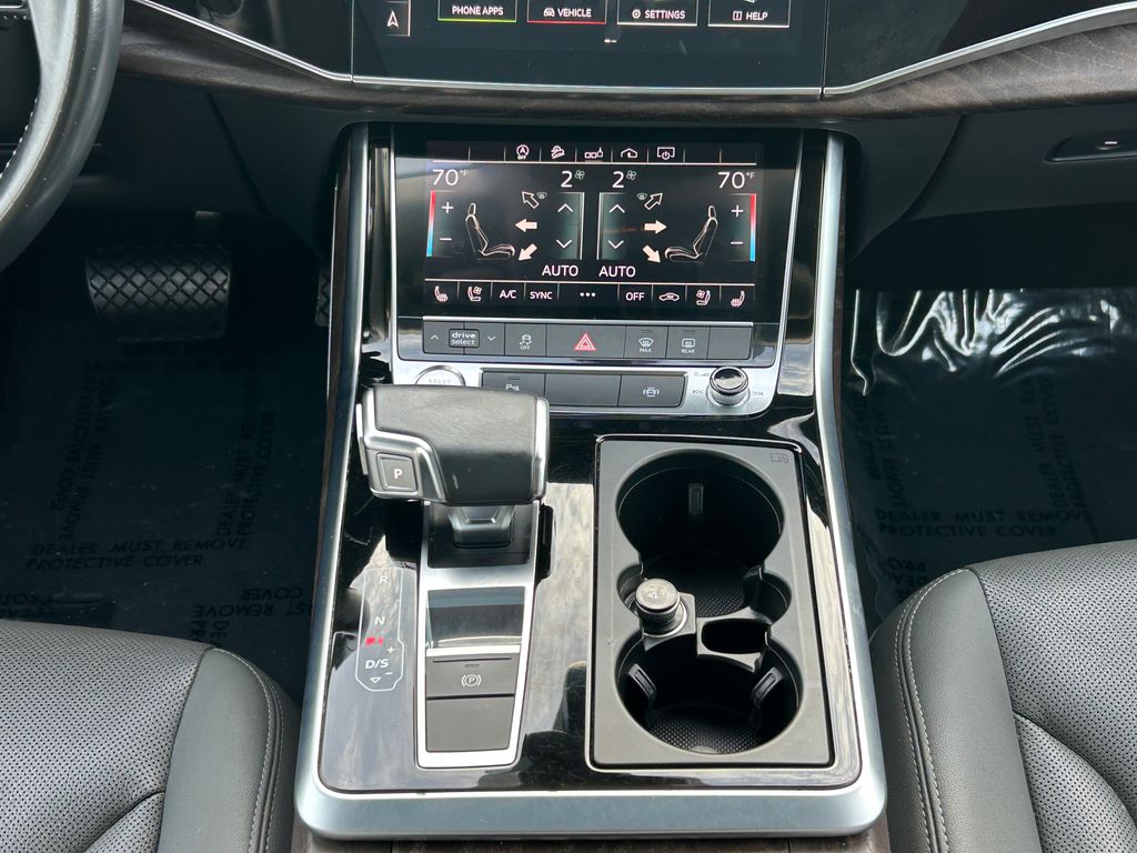 Thumbnail: 2020 Audi Q8 - 26