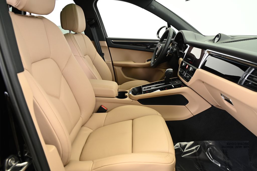 Thumbnail: 2025 Porsche Macan - 23