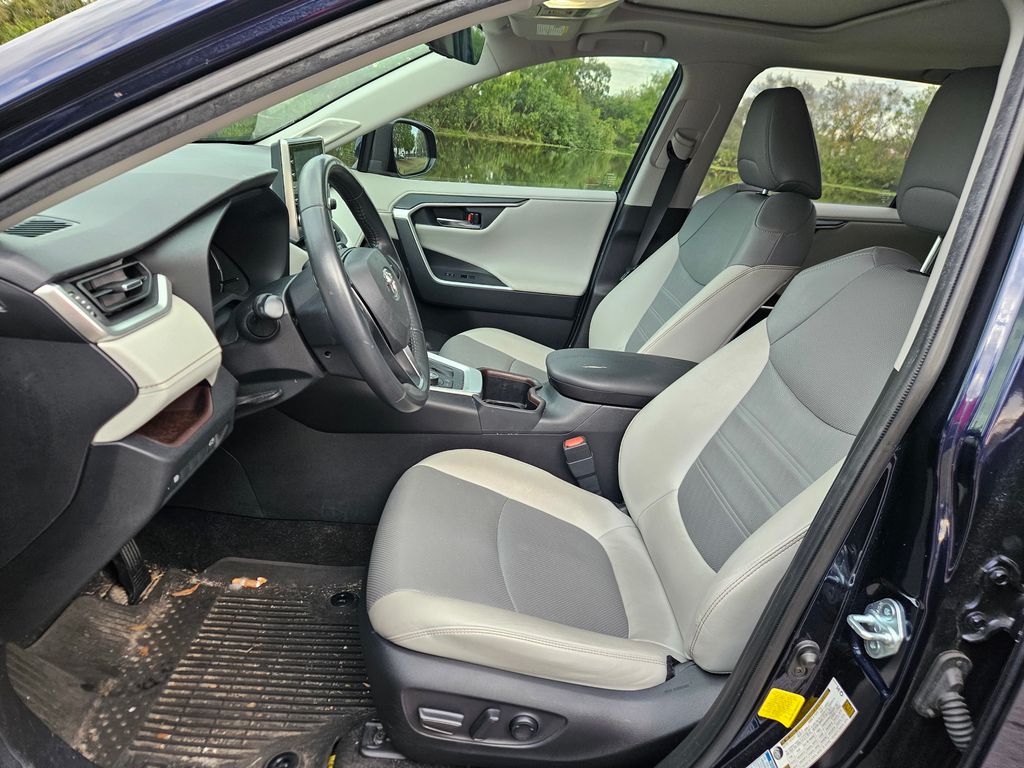 2022 Toyota RAV4 Limited 14