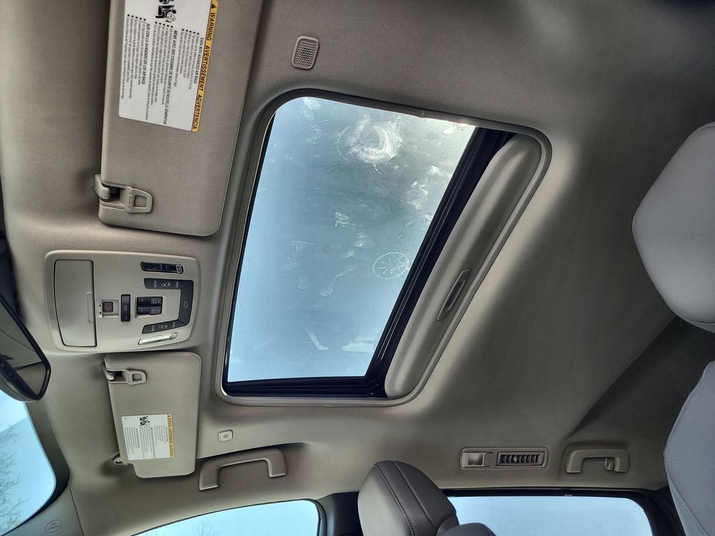 2025 Toyota Sienna XLE 20