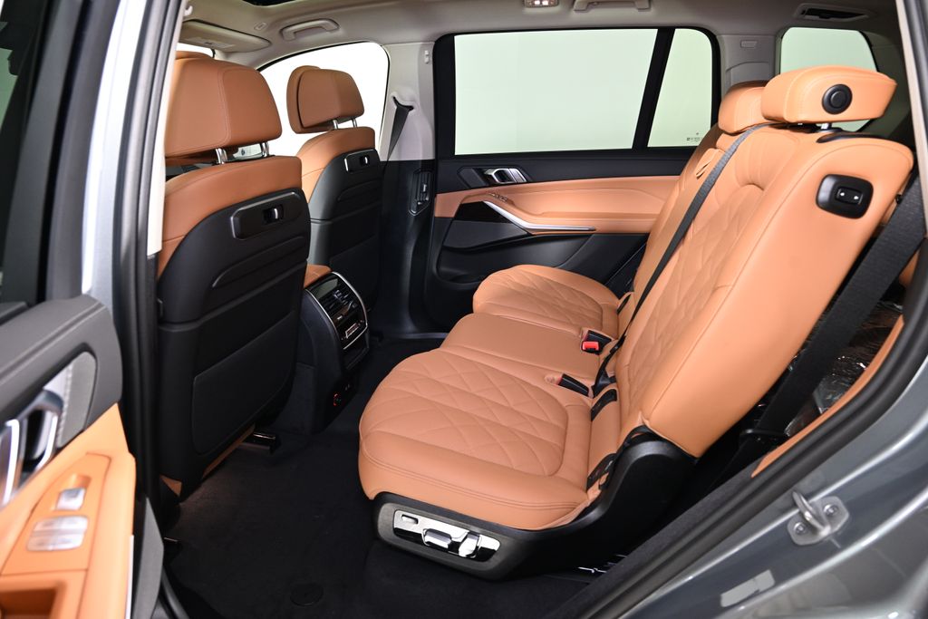 Thumbnail: 2026 BMW X7 - 24