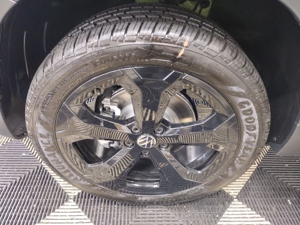 2025 Volkswagen Taos 1.5T SE Black