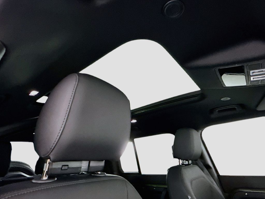 Thumbnail: 2026 Land Rover Defender - 18