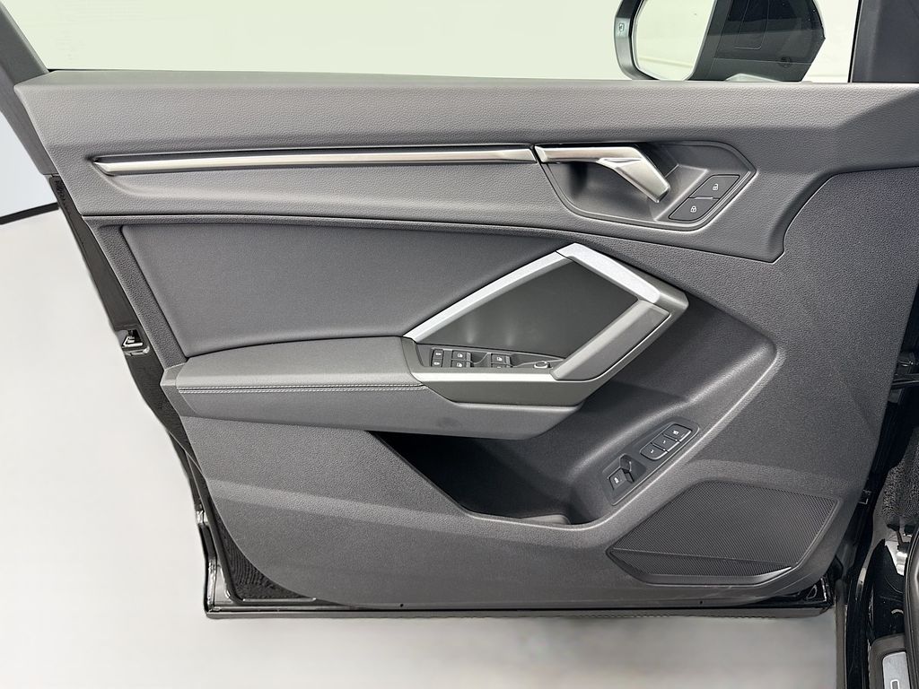 Thumbnail: 2025 Audi Q3 - 22