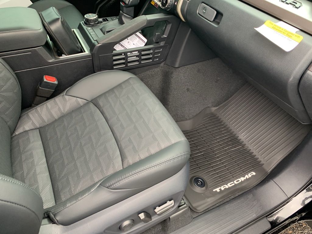 2025 Toyota Tacoma TRD Off-Road Double Cab photo 17