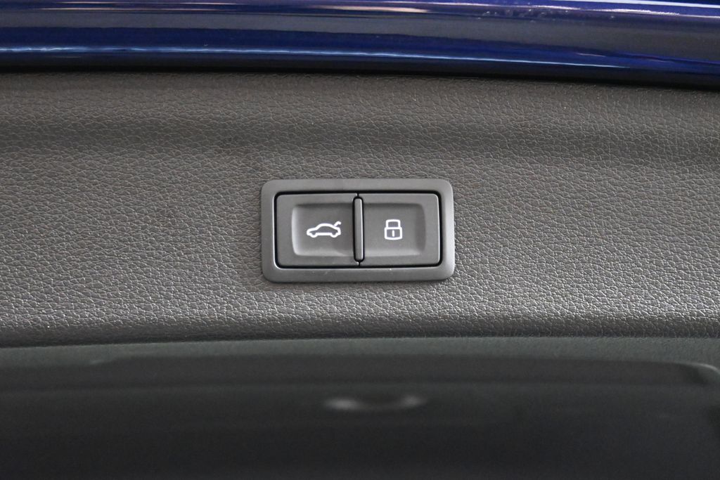 Thumbnail: 2025 Audi Q3 - 32