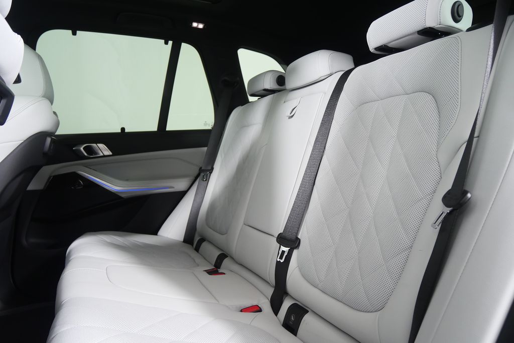 Thumbnail: 2023 BMW X5 - 13