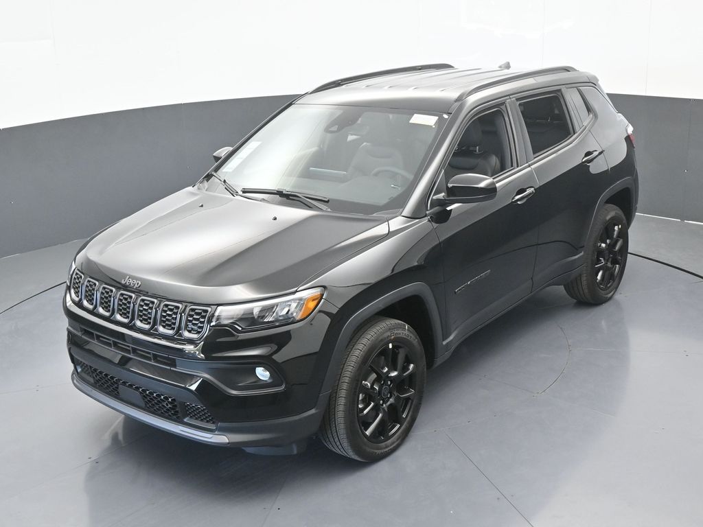 New 2026 Diamond Black Crystal Pearlcoat Jeep Latitude image 40