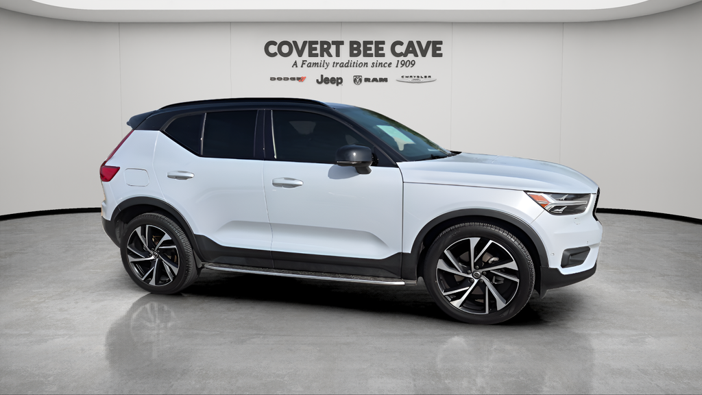 Used Car 2022 Volvo Xc40  R-design For Sale Under $25,000 In Austin, Texas