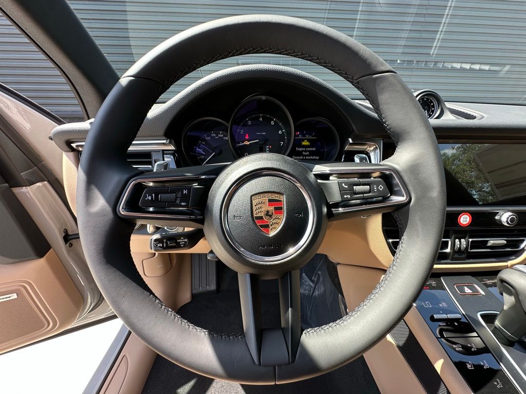 2025 Porsche Macan  18