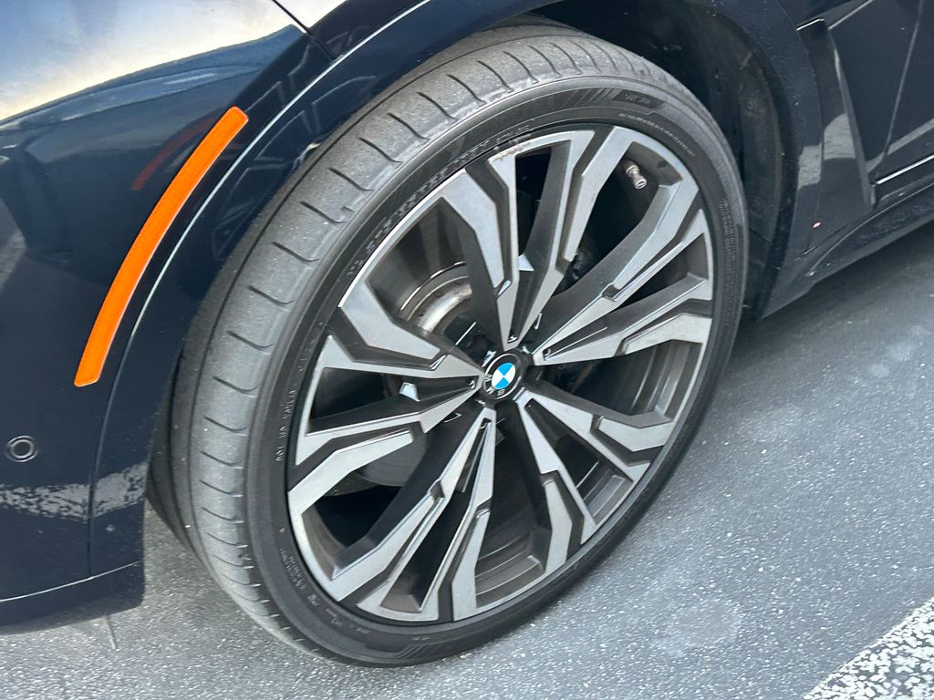 Thumbnail: 2023 BMW X7 - 3