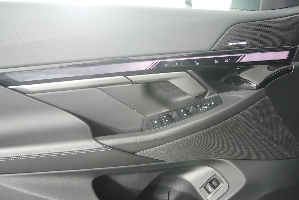 Thumbnail: 2024 BMW 5 Series - 9