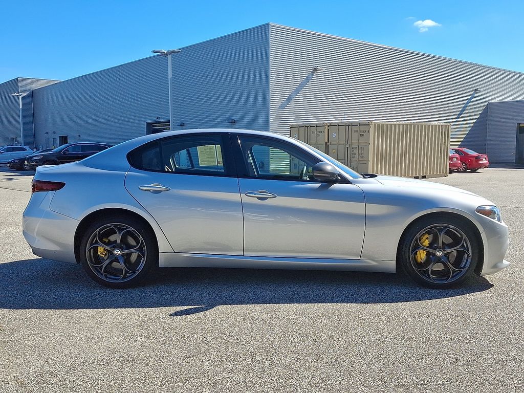 Thumbnail: 2019 Alfa Romeo Giulia - 7