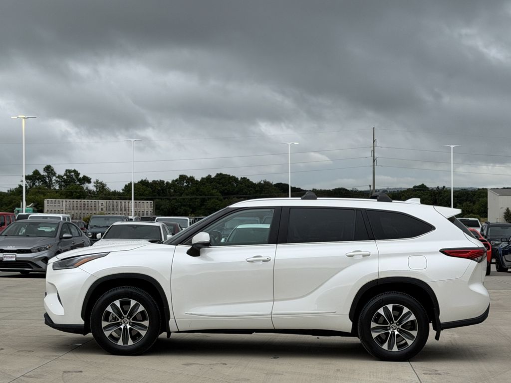 Used 2021 Toyota Highlander SUV