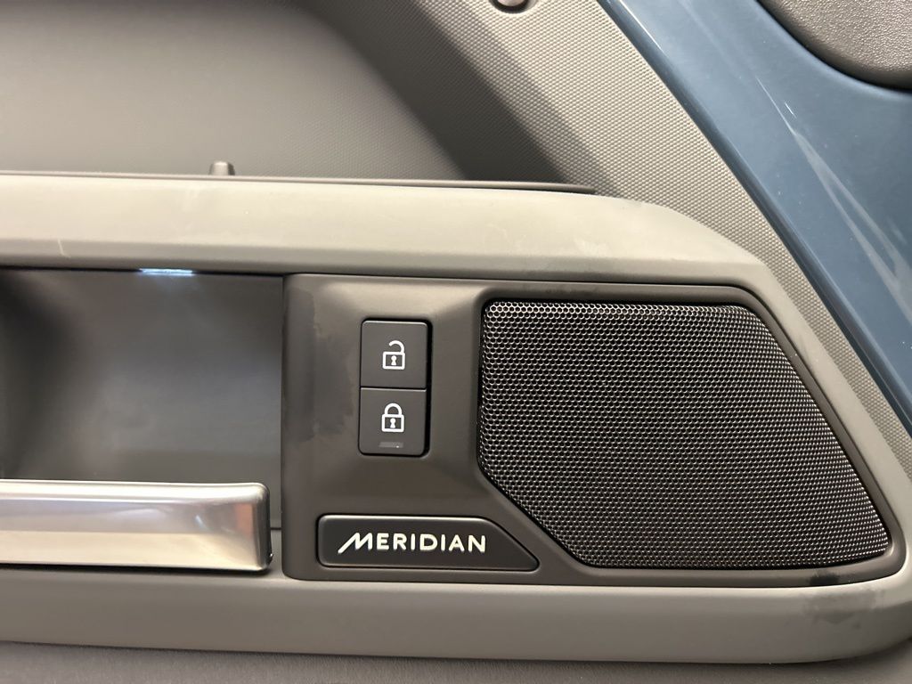 Thumbnail: 2025 Land Rover Defender - 22