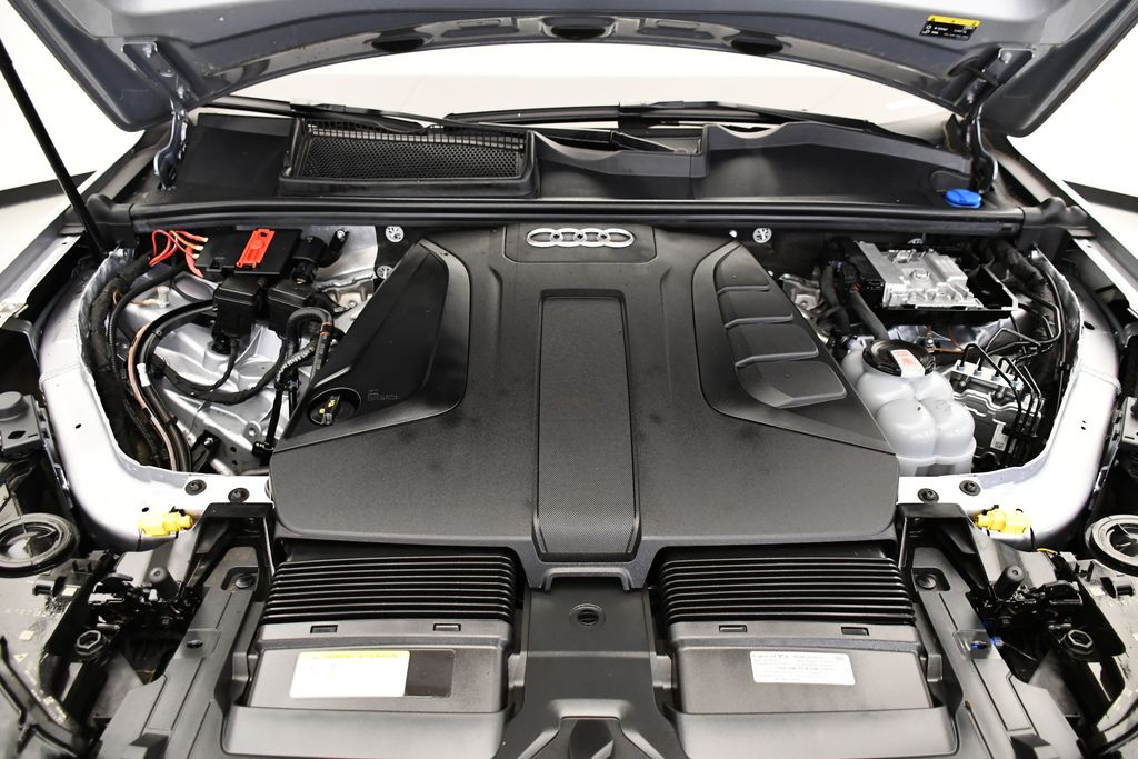 Thumbnail: 2022 Audi Q7 - 11