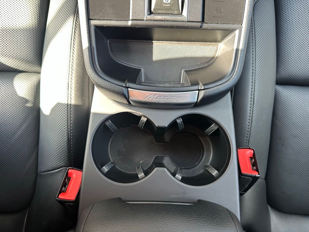 Thumbnail: 2023 Porsche Macan - 27