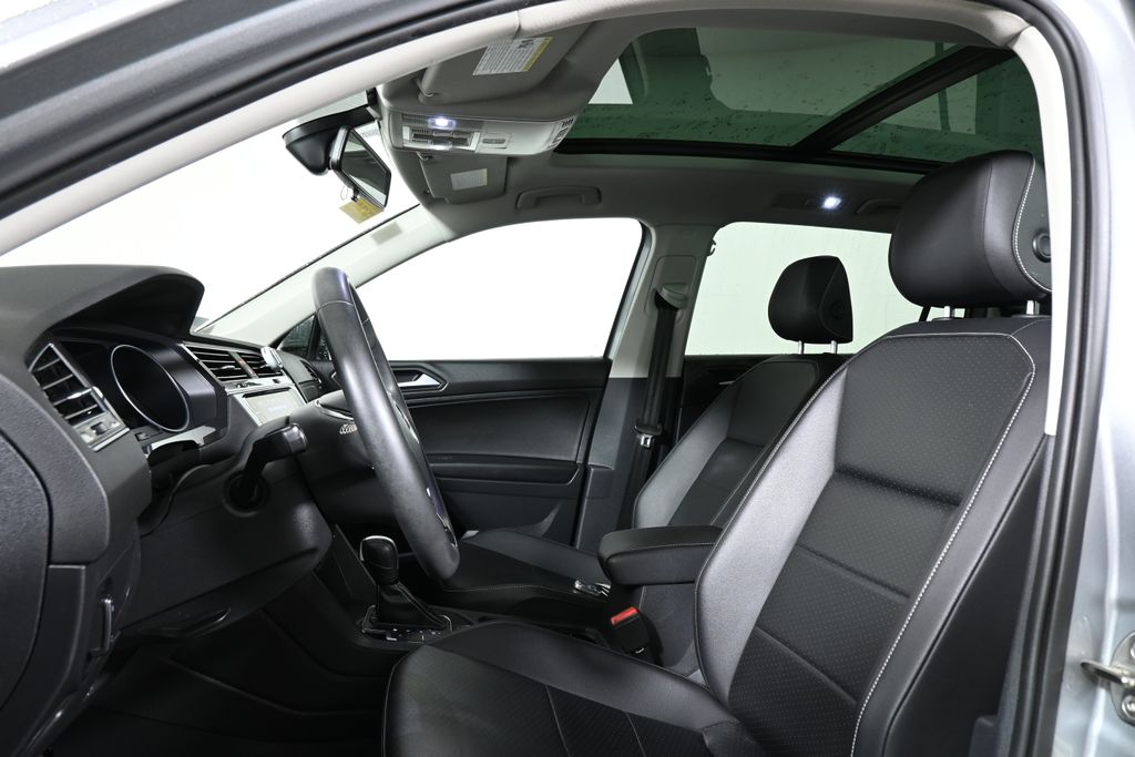 Thumbnail: 2021 Volkswagen Tiguan - 5