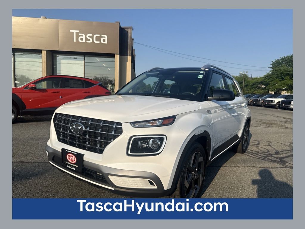 Lunar White 2024 Hyundai Venue SUV / Crossover Front-Wheel Drive Continuously Variable Transmission
