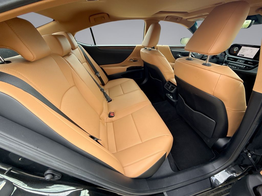 Thumbnail: 2025 Lexus ES - 17