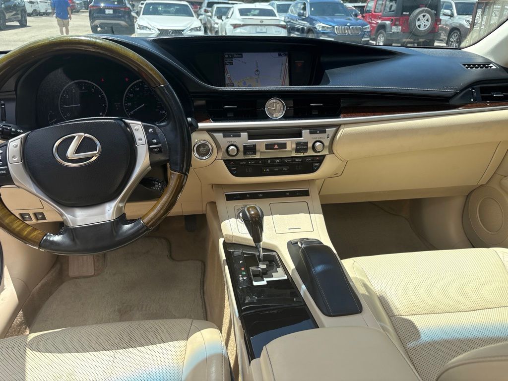 Thumbnail: 2015 Lexus ES - 17