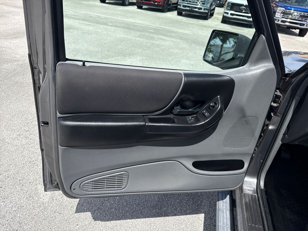 Used 2008  Ford Sport image 8
