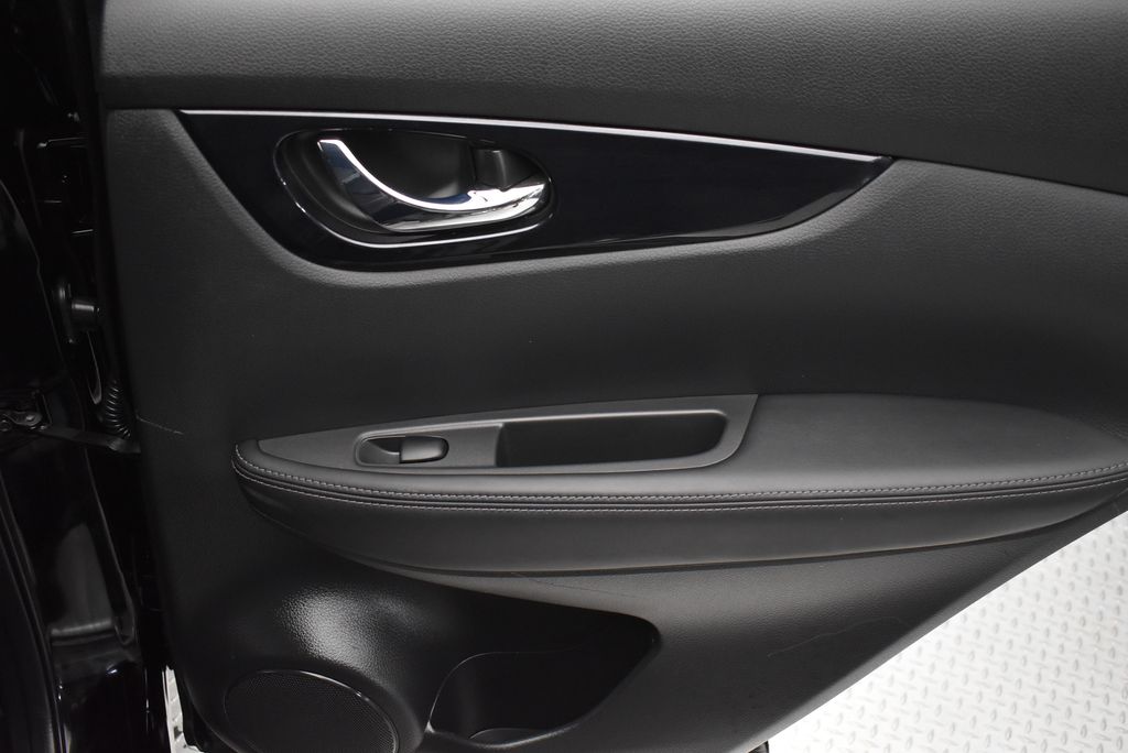 Thumbnail: 2021 Nissan Rogue Sport - 32