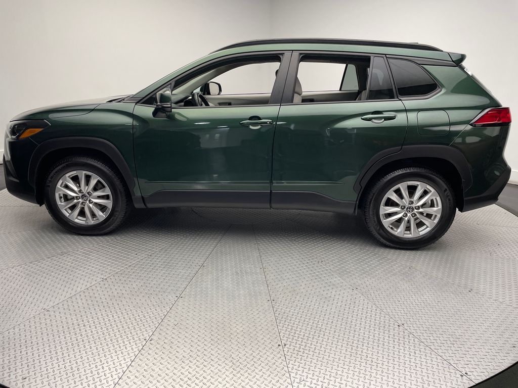 2022 Toyota Corolla Cross LE 8
