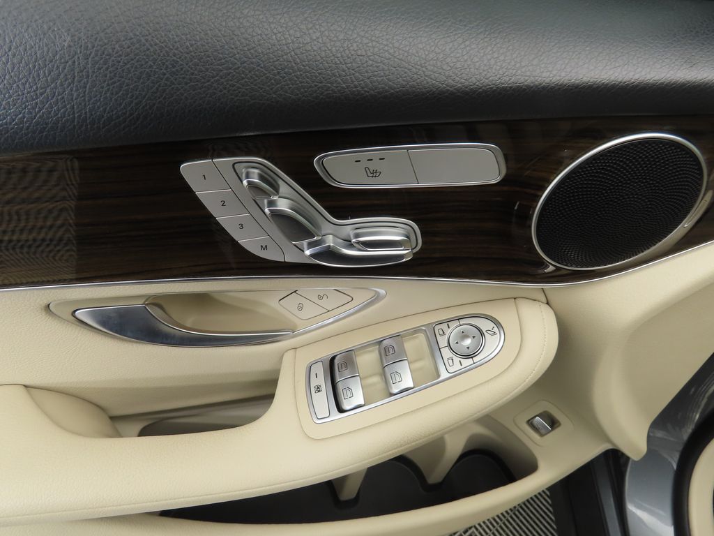 Thumbnail: 2019 Mercedes-Benz GLC - 23