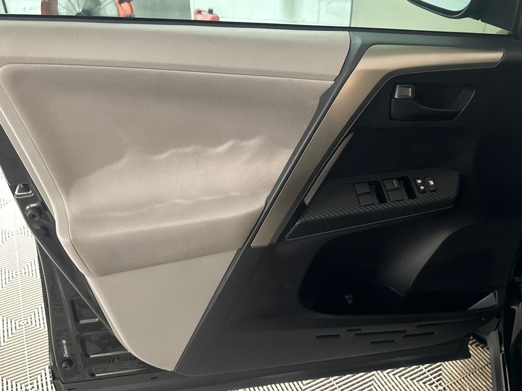 Used 2013 Black Toyota XLE image 16
