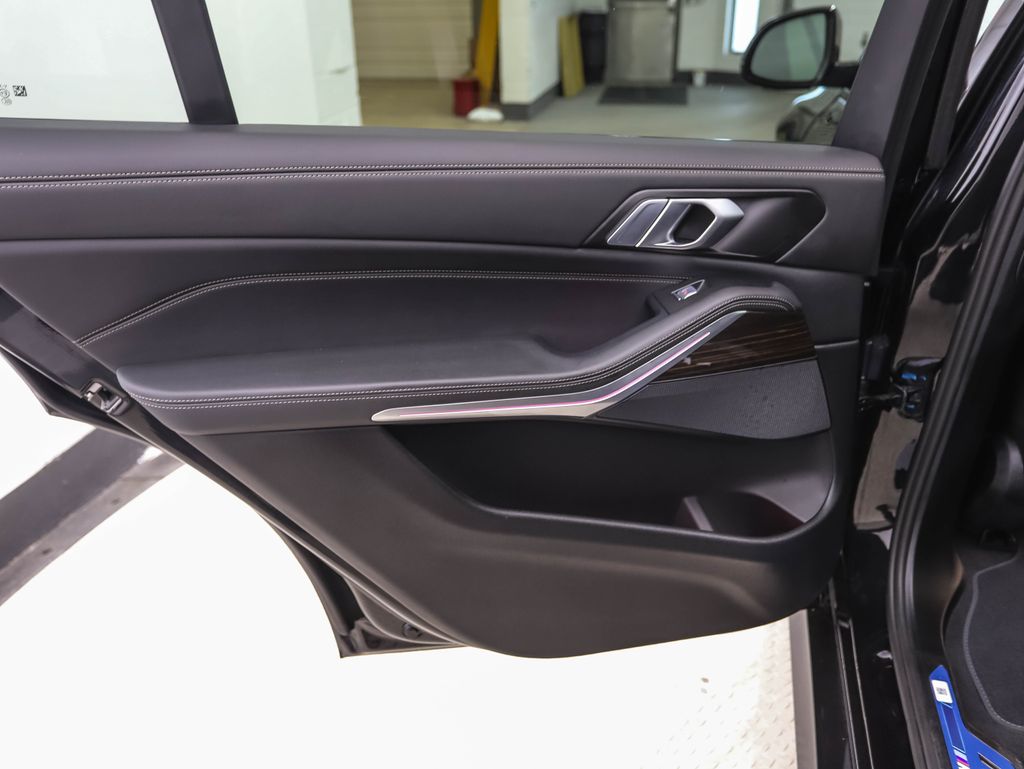 Thumbnail: 2025 BMW X7 - 19