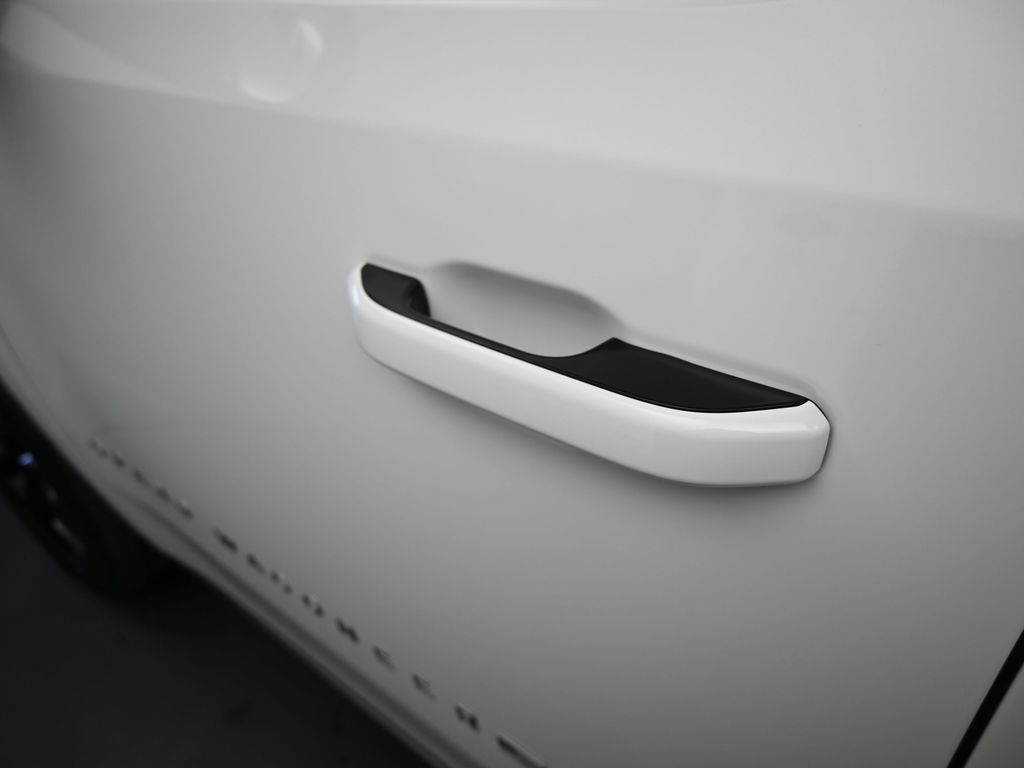 New 2026 Bright White Clearcoat Jeep Summit Obsidian image 31