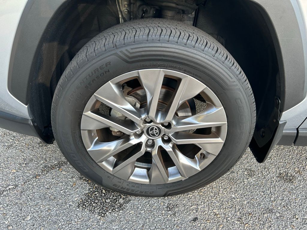 2021 Toyota RAV4 XLE Premium 9