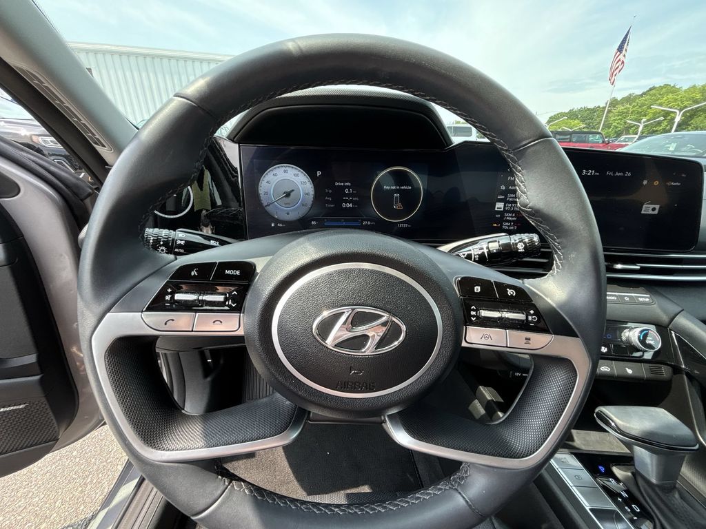 Used 2023 Metal Hyundai Limited image 11