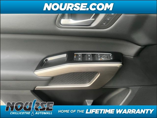 2024 Nissan Pathfinder Platinum photo