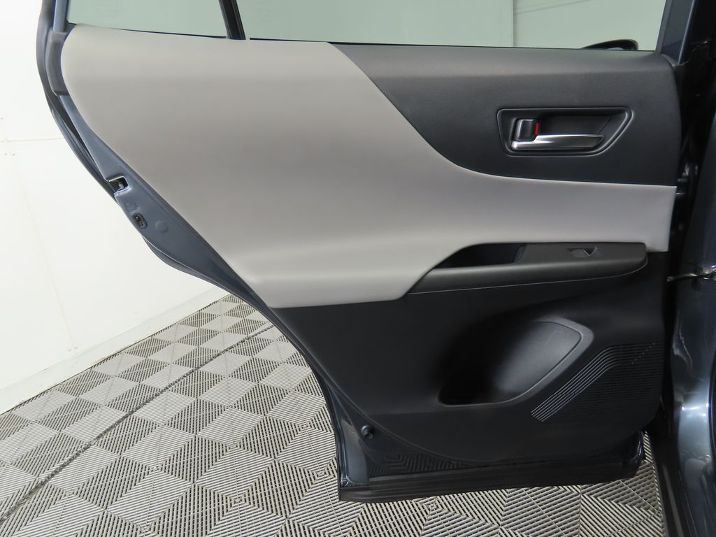 2021 Toyota Venza LE 26