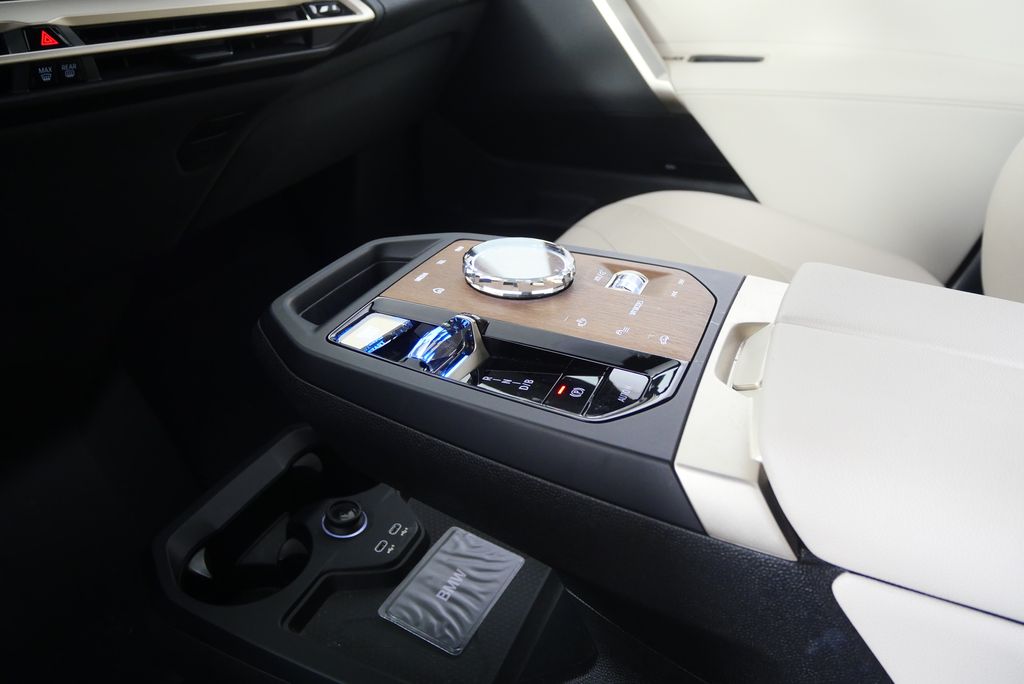 Thumbnail: 2023 BMW iX - 27
