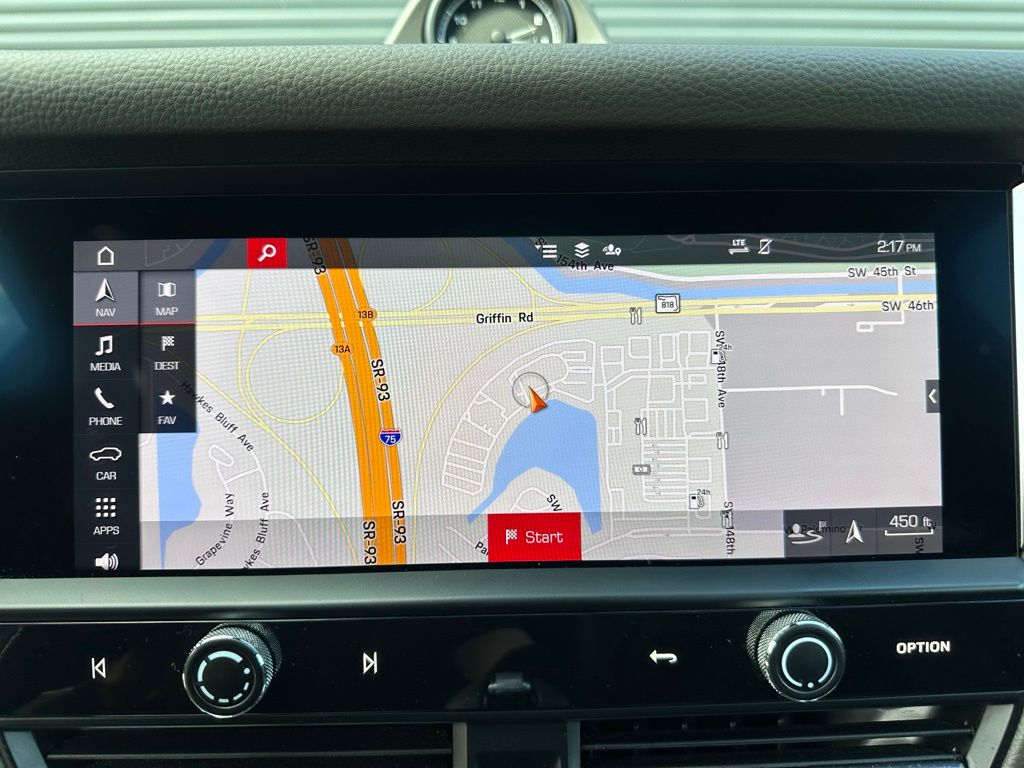 Thumbnail: 2023 Porsche Macan - 29