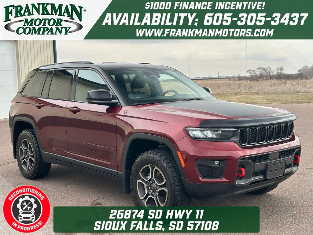 Velvet Red Pearlcoat 2022 Jeep Grand Cherokee Trailhawk 4WD SUV / Crossover Four-Wheel Drive 8-Speed Automatic